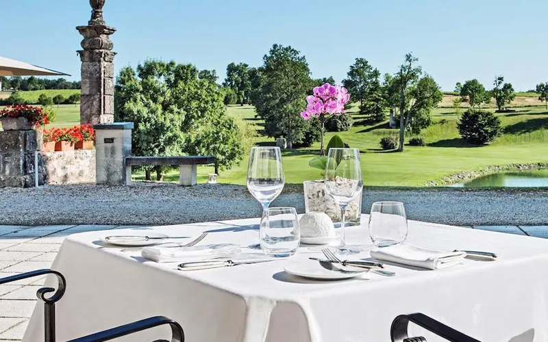 Château des Vigiers 4* - dineren op het terras