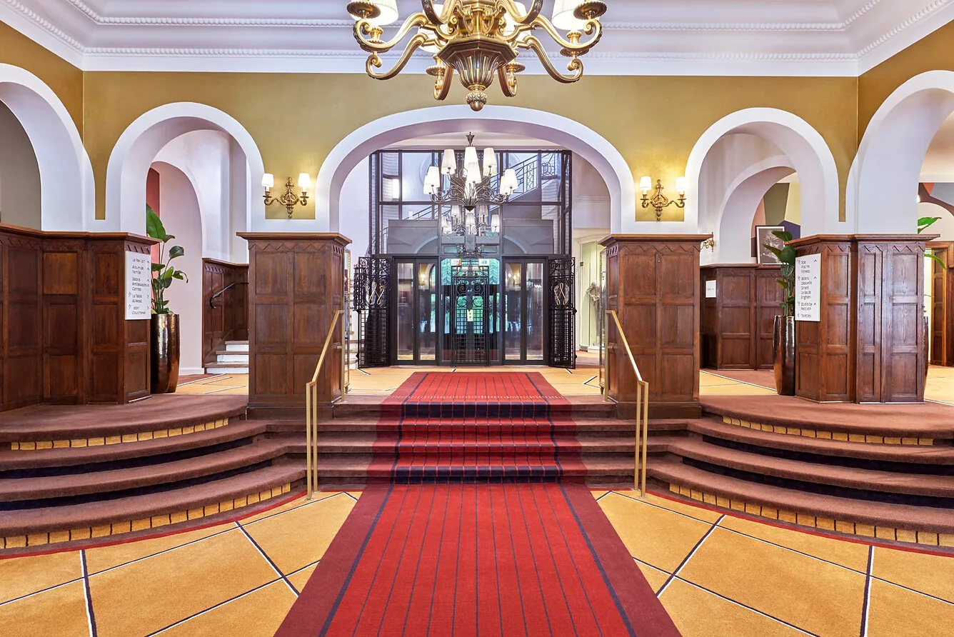 Barrière Le Westminster 5* - entreehal met kroonluchter