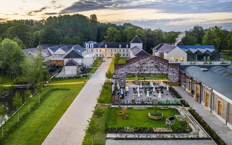 Mercure Chantilly Resort 4* - atrium met glazen dak