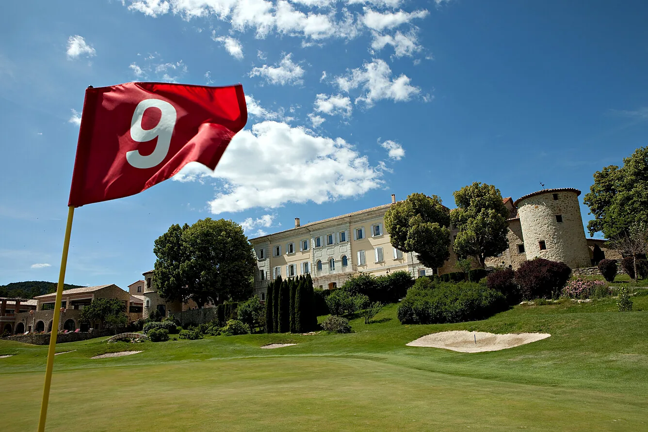 Château de Taulane 4* - green van hole 9 met het kasteel op de achtergrond