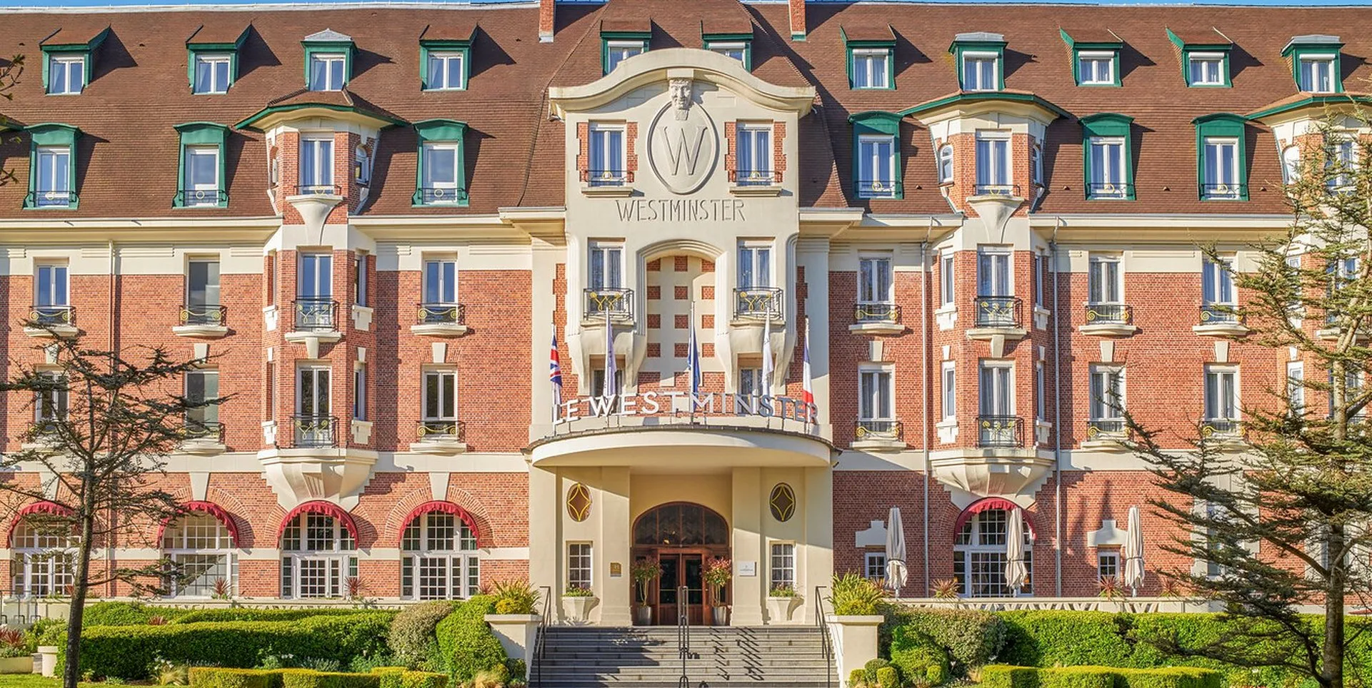 Barrière Le Westminster 5* - art-decogevel met hoofdingang