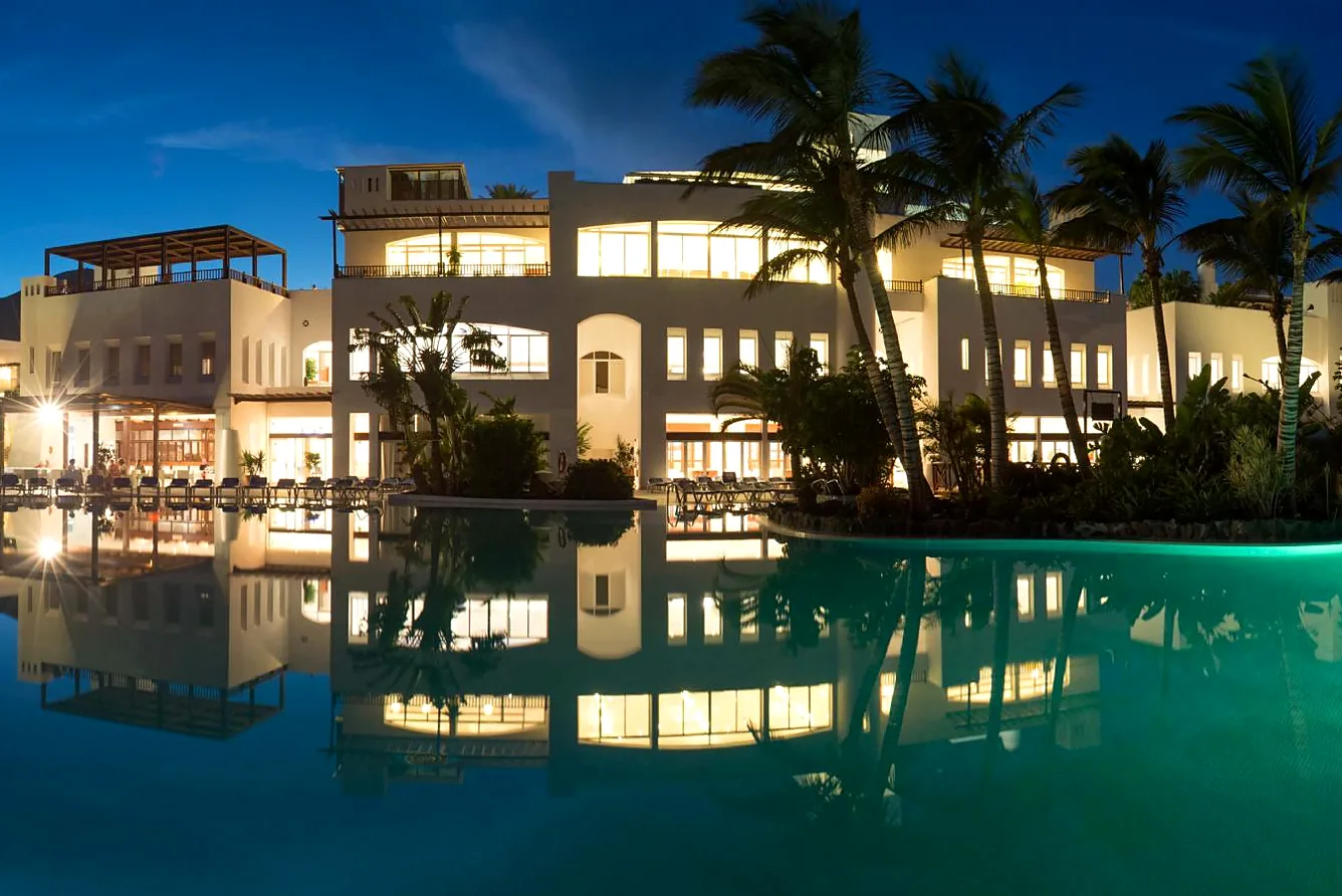 Club Jandía Princess 4* - hotel en zwembad bij avond
