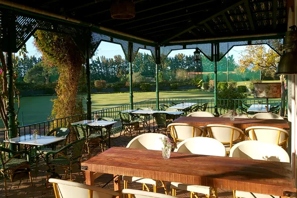 Restaurant Thebussem met terras over de golfbaan