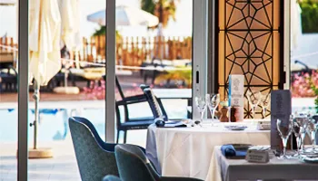 Restaurant Kamal van Dona Filipa Hotel met zeezicht