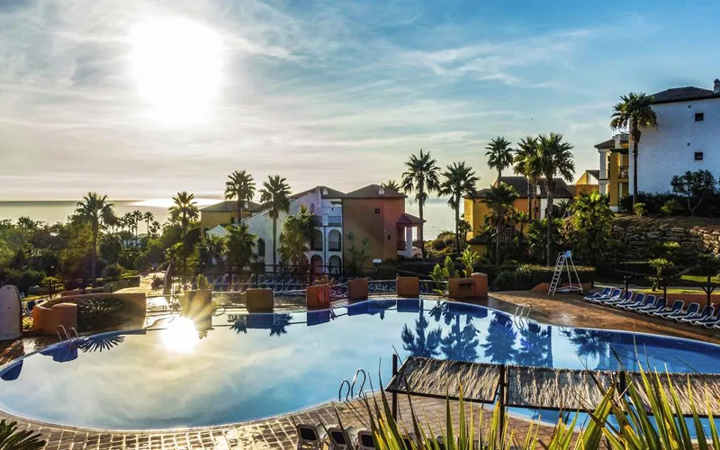 OKU Andalusia 5* aan Playa de La Alcaidesa met zicht op Gibraltar
