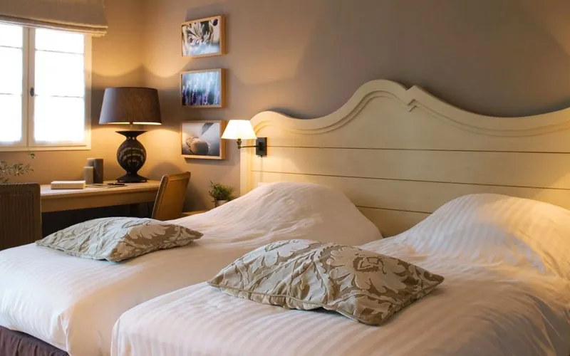 Domaine de Saint Endréol 4* - Suite-kamer met tweepersoonsbed