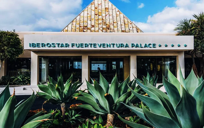 Iberostar Selection Fuerteventura Palace 5* - entree met groen