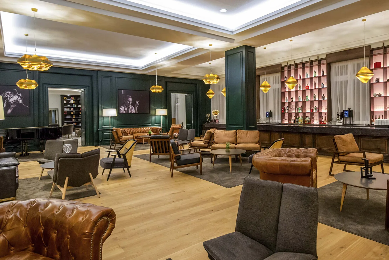 Mercure Chantilly Resort 4* - bar en lounge in Engelse clubstijl