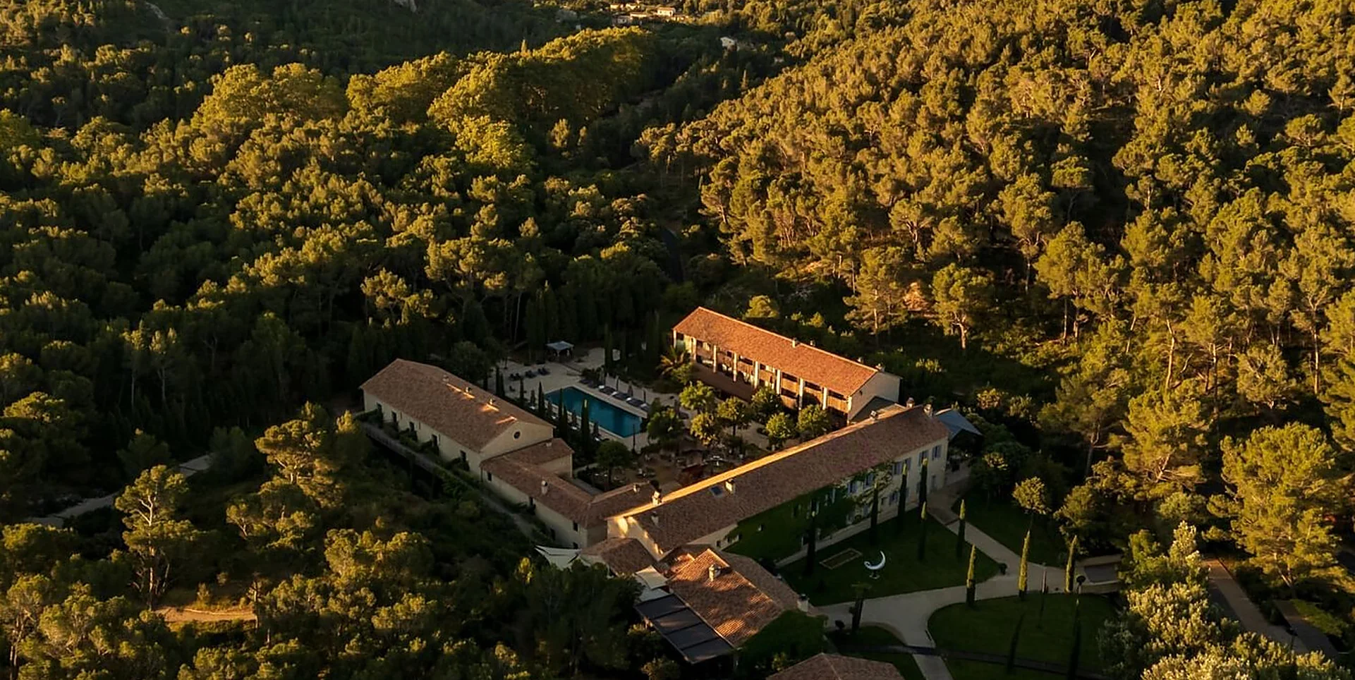 Domaine De Manville 5* — ONTDEK LES BAUX EN DE ALPILLES